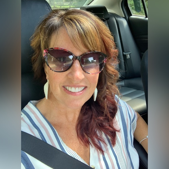 Meet your Posher, Jen - Picture 1 of 9